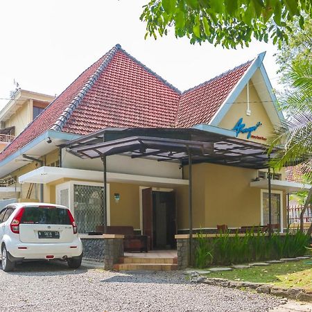 מאלאנג Reddoorz Plus Near Brawijaya Museum מראה חיצוני תמונה