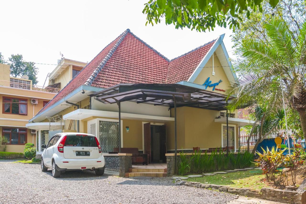 מאלאנג Reddoorz Plus Near Brawijaya Museum מראה חיצוני תמונה