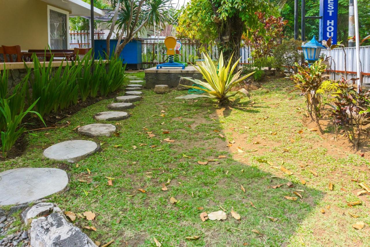 מאלאנג Reddoorz Plus Near Brawijaya Museum מראה חיצוני תמונה